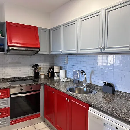 On The With Parking And Pool Appartement